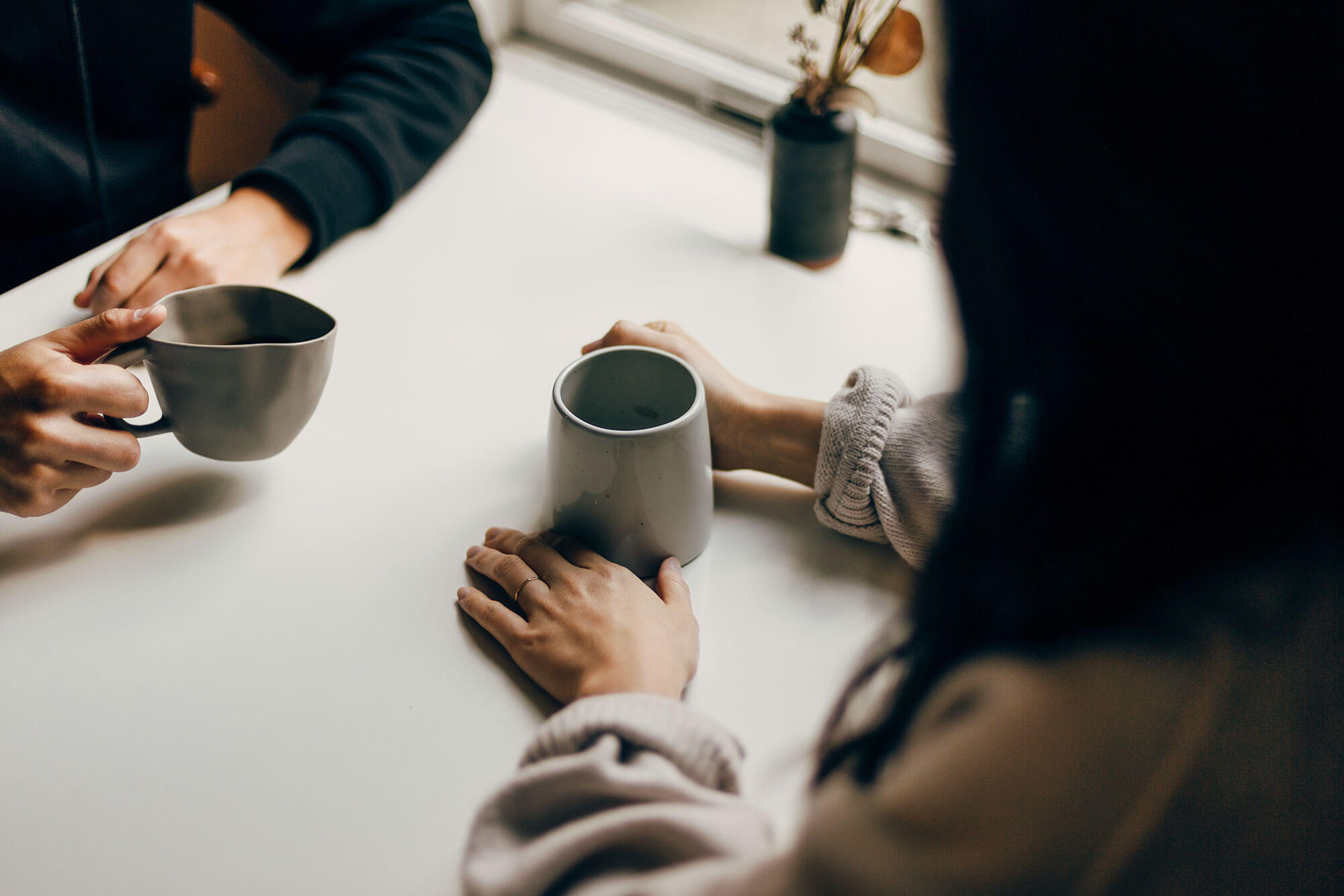 coaching beszélgetés bögrével a kézben